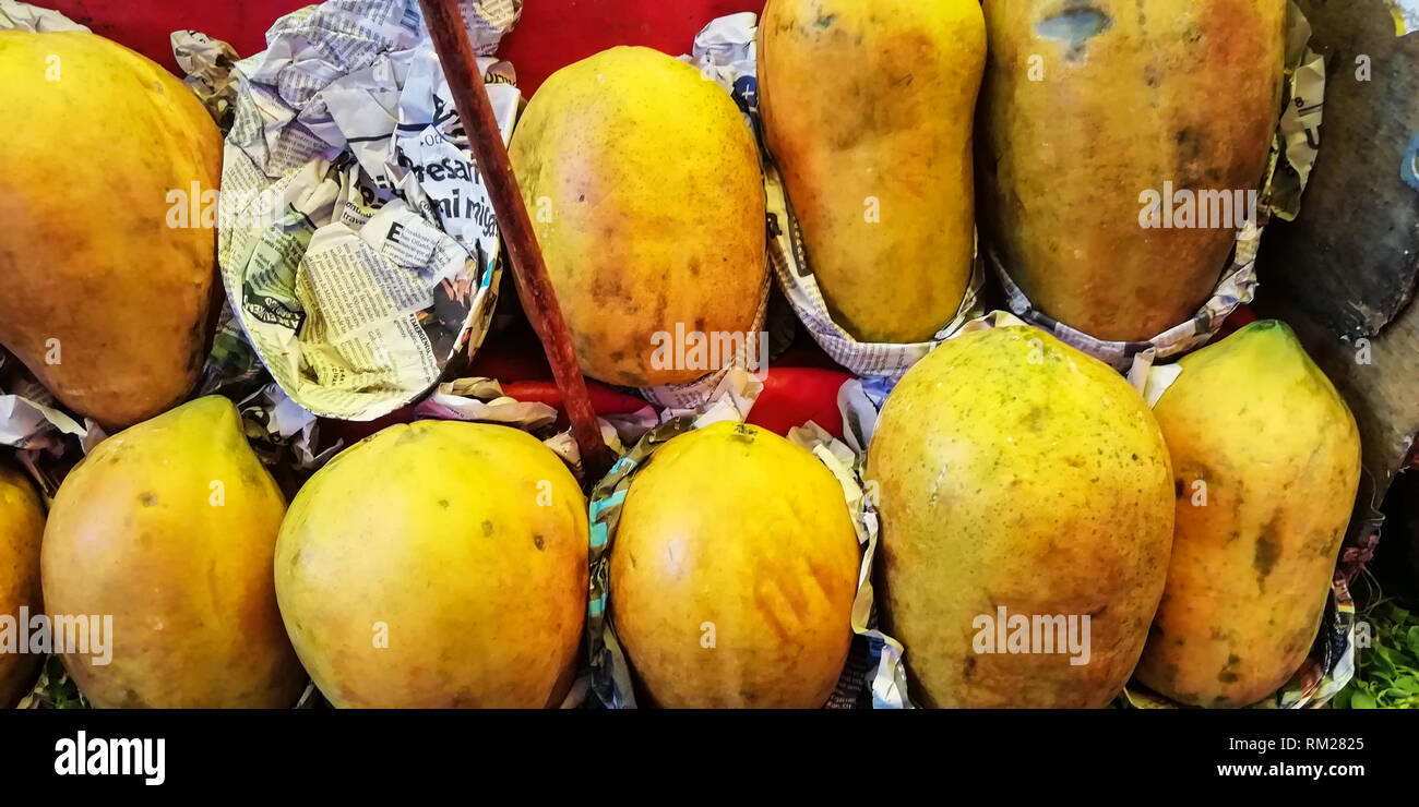 Papaya for sale hires stock photography and images Alamy